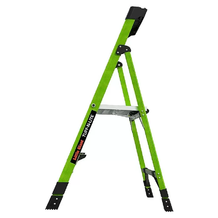 Little Giant Stehleiter MIGHTYLITE 2 Stufen - Anzahl Tritte: 2 Stk., Arbeitshöhe: 280 cm, Belastbarkeit: 150 kg, Verbundwerkstoff - Helle grüne Little Giant Tuff-N-Lite GFK-Stehleiter mit schwarzen Akzenten und einer silbernen Ablage.