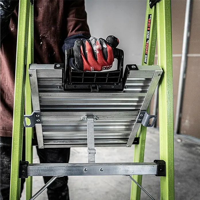 Little Giant Stehleiter MIGHTYLITE 4 Stufen - Anzahl Tritte: 4 Stk., Arbeitshöhe: 314 cm, Belastbarkeit: 150 kg, Verbundwerkstoff - Bild einer Little Giant Treppe mit Plattform, ideal für sichere und bequeme Arbeiten in der Höhe.