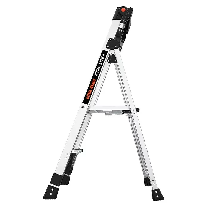 Little Giant Stehleiter XTRA LITE ALU 2 Stufen - Anzahl Tritte: 2 Stk., Arbeitshöhe: 251 cm, Belastbarkeit: 150 kg, Aluminium - Silberne Aluminium-Klappleiter mit schwarzen Akzenten und 'Little Giant XTRA-LITE+'-Branding.