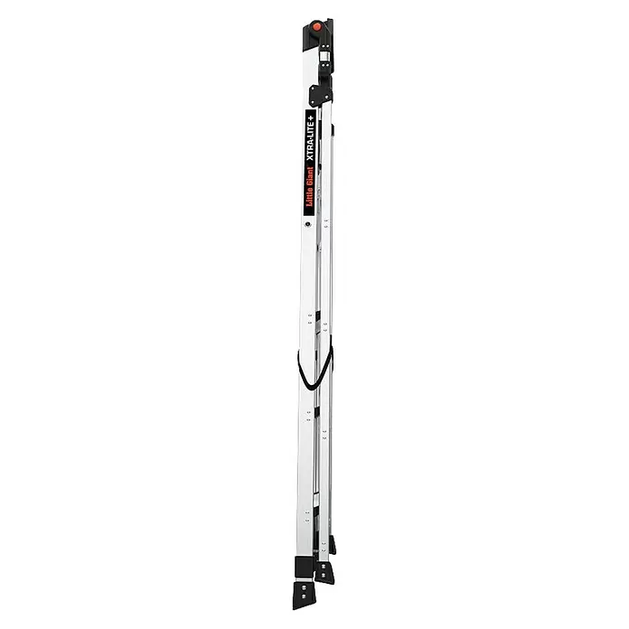 Little Giant Stehleiter XTRA LITE ALU 4 Stufen - Anzahl Tritte: 4 Stk., Arbeitshöhe: 308 cm, Belastbarkeit: 150 kg, Aluminium - Eine zusammengeklappte, weiße und silberne Mehrzweckleiter mit schwarzen Akzenten und orangefarbenem Verschluss.