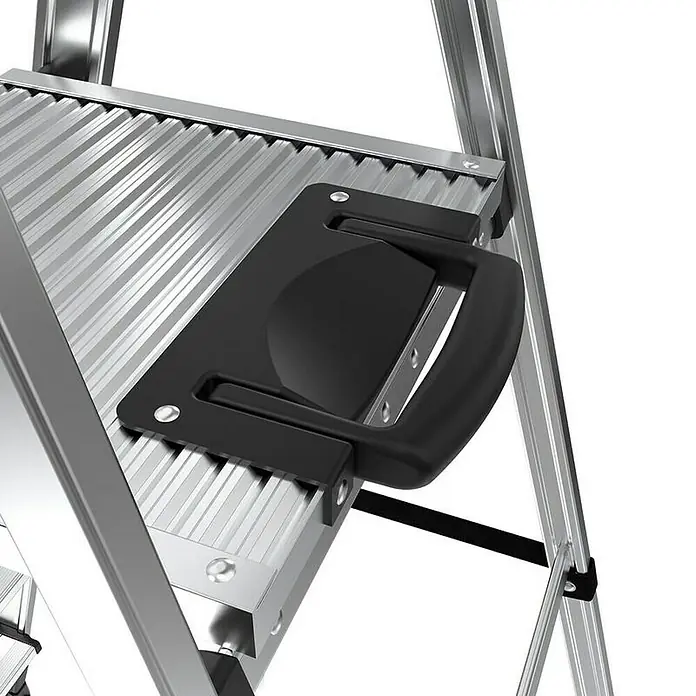 Little Giant Stehleiter XTRA LITE ALU 4 Stufen - Anzahl Tritte: 4 Stk., Arbeitshöhe: 308 cm, Belastbarkeit: 150 kg, Aluminium - Detailaufnahme einer robusten, silberfarbenen Trittleiter mit einer schwarzen Halterung am Tritt. Ideal für sichere Arbeiten in der Höhe.