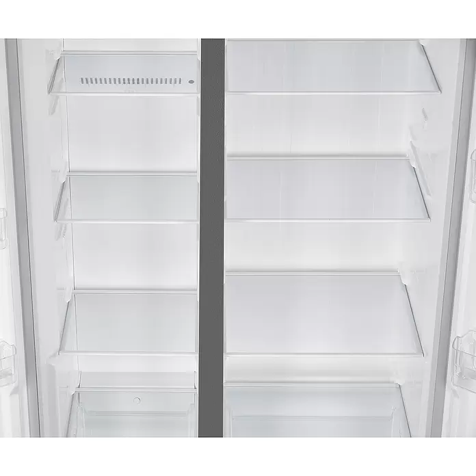 PKM Kühl-Gefrierkombination SBS444DIXWD - Nutzinhalt Gesamt: 439 l, 59 x 91 x 177 cm, Inox-Design - Leerer, weißer Kühlschrankinnenraum mit mehreren durchsichtigen Glasablagen in zwei Fächern.