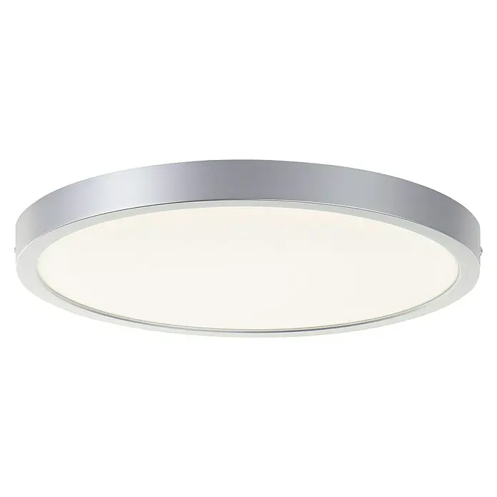 Brilliant LED-Deckenleuchte rund Navara - 24 W, Ø x H: 37,5 x 3,1 cm, Silber, Neutralweiß - Nahaufnahme einer runden Deckenleuchte mit silbernem Rahmen und hellem, diffusem Licht für eine gleichmäßige Ausleuchtung des Raumes.