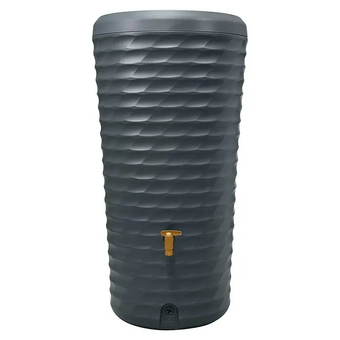 4rain Regenspeicher Jolie - 230 l, Graphitgrau, 1 Stk. - Hier ist eine Nahaufnahme einer stilvollen, grauen Regentonne mit strukturiertem Design und goldenem Wasserhahn, perfekt für die Gartenbewässerung.