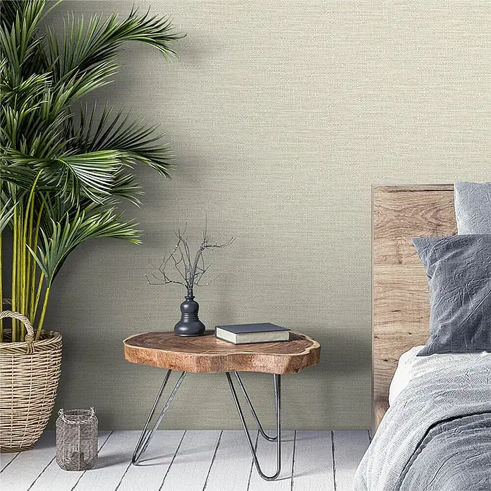 Papel pintado Liso texturado - Blanco, 10 x 0,53 m - Primer plano de una mesita de noche de madera con un libro y una planta. Perfecto para dormitorios, elegante y práctico.