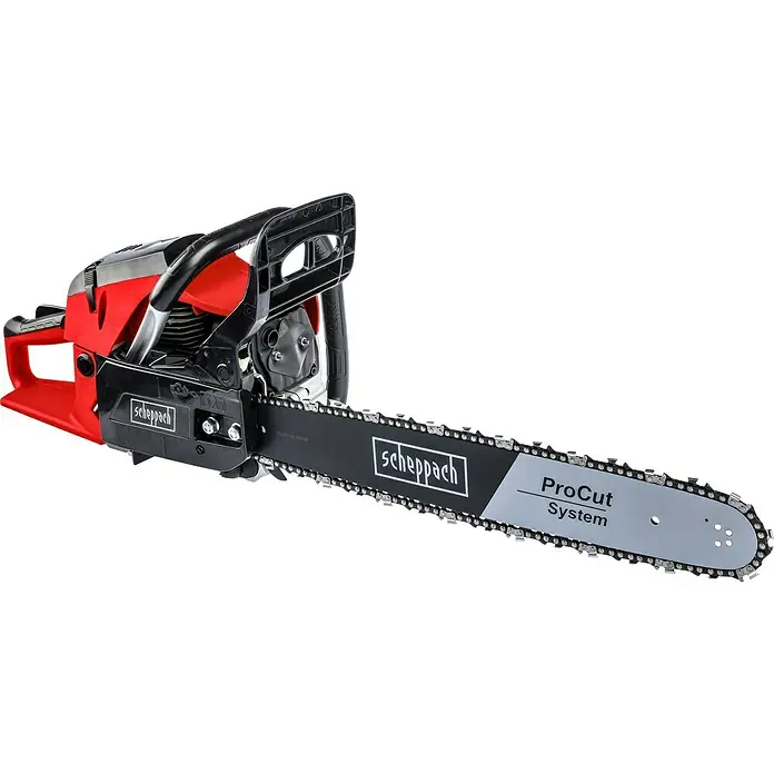 Scheppach Benzin-Kettensäge PCS46 - 1.800 W, 46 cm³, Schwertlänge: 45 cm, Max. Aststärke: 43 cm - Nahaufnahme einer Scheppach Kettensäge mit "ProCut System", ideal für professionelle Baumpflege und Brennholzarbeiten.