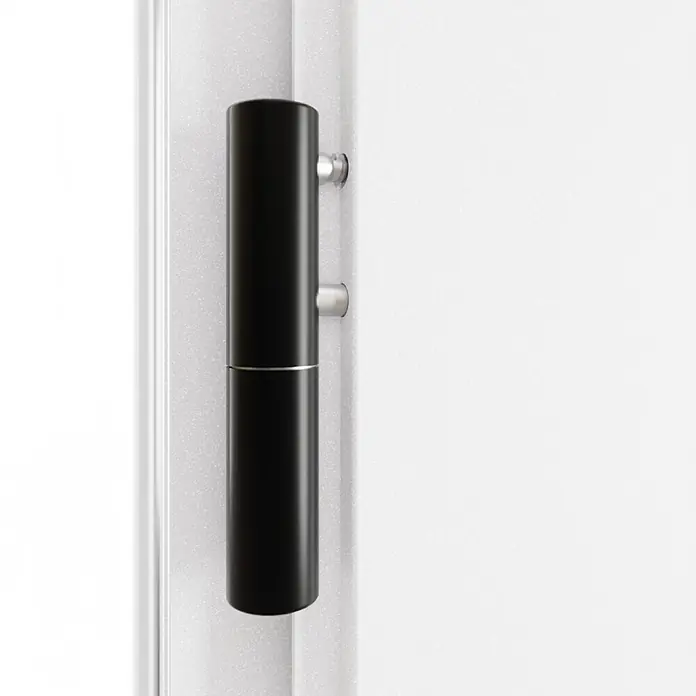 FM Türen Haustür AS68-25 - 110 x 210 cm, DIN Anschlag: Links, Weiß - Nahaufnahme eines eleganten, schwarzen Türbandes mit silbernen Akzenten, das Design und Funktionalität vereint.