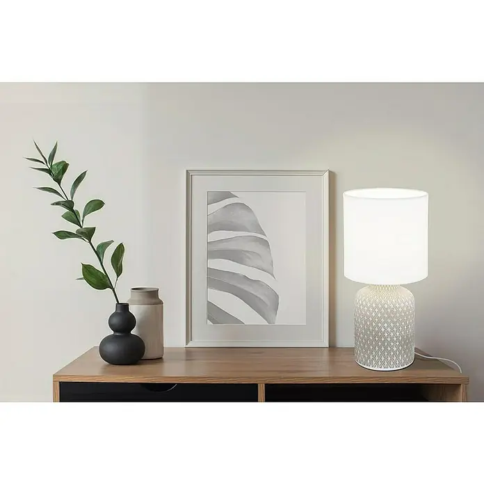 Eglo Lámpara de sobremesa redonda Bellariva - 40 W, Ø x Al: 13 x 32 cm, Blanco/Gris, E14 - Esta toma captura una elegante lámpara de mesa con una pantalla blanca, emitiendo un brillo suave, perfecta para una decoración elegante.