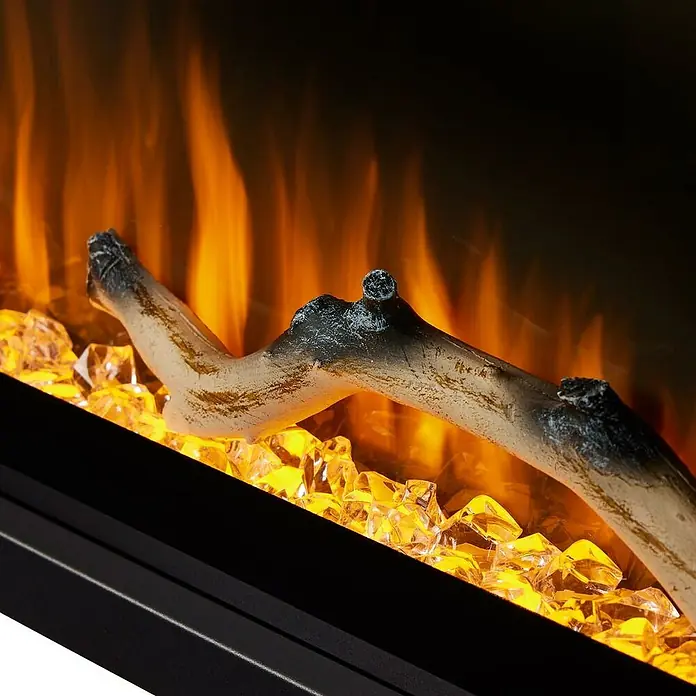 Focalpoint Chimenea eléctrica Sasanoa 40 - Negro, 1.500 W, L x An x Al: 15 x 100,8 x 41,9 cm - Primer plano de una chimenea eléctrica con llamas simuladas, troncos decorativos y detalles de cristal.