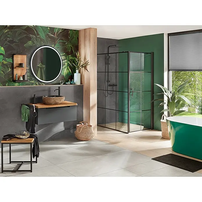 Astor Tree Wandregal - L x B x H: 16 x 30 x 57,5 cm, Eiche/Schwarz - Ein modernes Badezimmer mit stilvollem Waschtisch, runden Spiegel und begehbarer Dusche. Das grüne Dekor und die Pflanzen schaffen eine natürliche Atmosphäre.