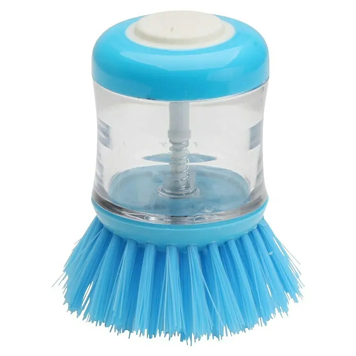 Cepillo para fregar con depósito - Ø x Al: 5,5 x 9 cm - Imagen de un cepillo azul para lavar platos con dispensador de jabón. Perfecto para la cocina, facilita la limpieza y ahorra jabón.
