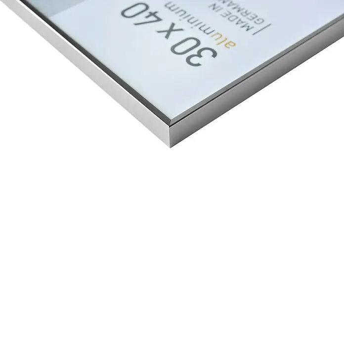 Nielsen Alurahmen Pixel - 30 x 30 cm, Silber - Detailansicht eines silberfarbenen 30x40 Aluminium-Fotorahmens, der moderne Eleganz und hochwertige Verarbeitung vereint.
