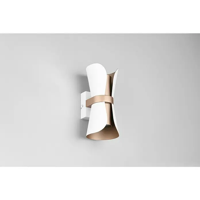 Trio Lighting Aplique de pared LED Coat - Blanco, IP20, GU10 - Lámpara de pared con un diseño elegante que combina elementos blancos y dorados, ofreciendo una estética moderna para cualquier espacio.