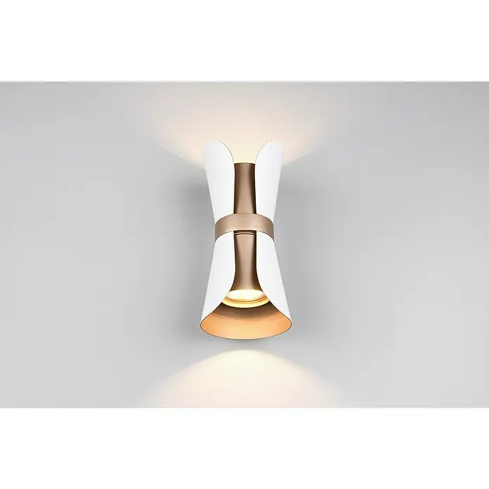 Trio Lighting Aplique de pared LED Coat - Blanco, IP20, GU10 - Elegante aplique de pared con exterior blanco e interior en tonos dorados, que emite un brillo cálido y acogedor. El elemento de diseño único crea una iluminación atractiva.