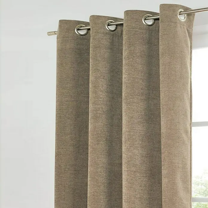 Cortina con ollaos Harper - An x Al: 140 x 250 cm, Beige, Textil - Primer plano de cortinas opacas marrones con ojales de tela con ojales metálicos en una barra frente a una ventana.