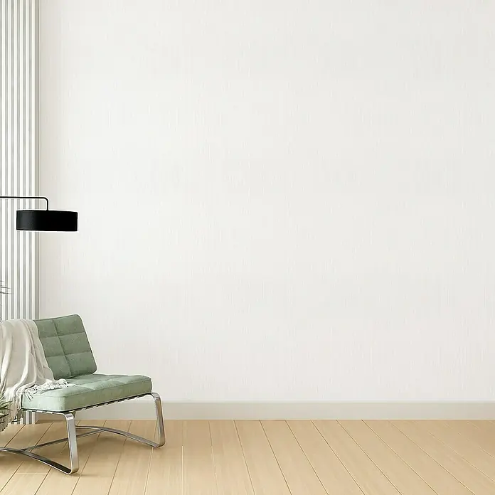 Papel pintado de vinilo autoadhesivo Sequoya - Blanco, L x An: 280 x 65 cm - Una habitación minimalista que exhibe un moderno sillón verde, resaltando su diseño elegante. La iluminación acentúa las líneas limpias del mueble.