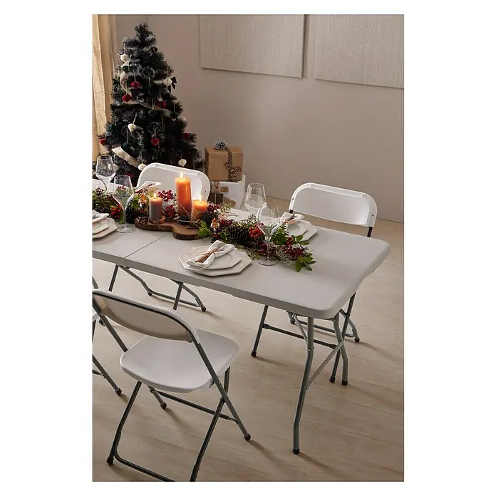 Silla de jardín Every - 45 x 45 x 80 cm, Blanco roto, HDPE/Acero - Mesa rectangular festiva con sillas plegables blancas, velas y decoraciones navideñas. Ideal para celebraciones y horas acogedoras.
