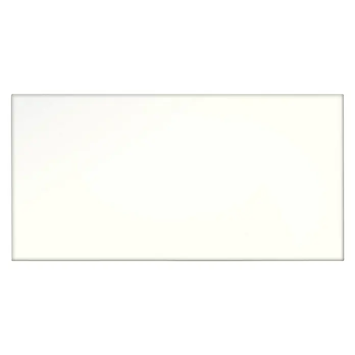 CUCINE Küchenrückwand - Weiß, 80 x 40 cm, Stärke: 6 mm, Einscheibensicherheitsglas (ESG) - Eine hochauflösende Nahaufnahme einer minimalistischen, rechteckigen, reinweißen Acrylglasplatte mit einem schlichten und modernen Design.