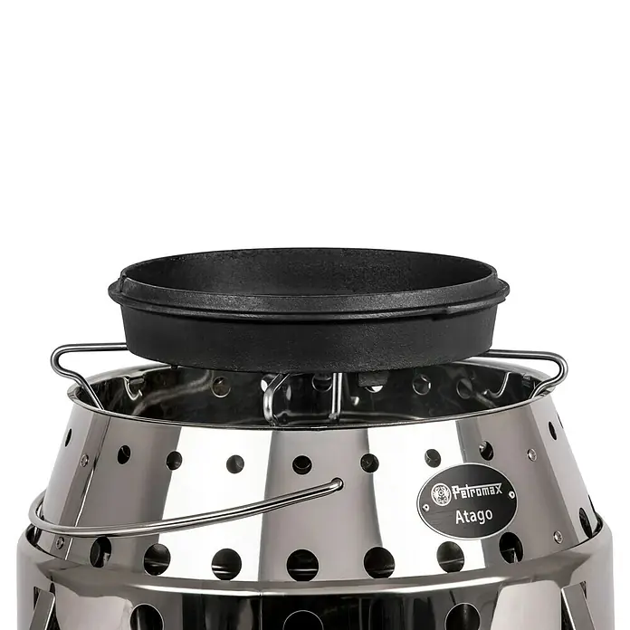 Petromax Topfuntersetzer - Edelstahl, Silber - Der Petromax Atago Grill ist ein vielseitiger Kocher für Camping und Outdoor-Abenteuer. Er bietet Grill-, Koch- und Feuerstellenfunktionen.