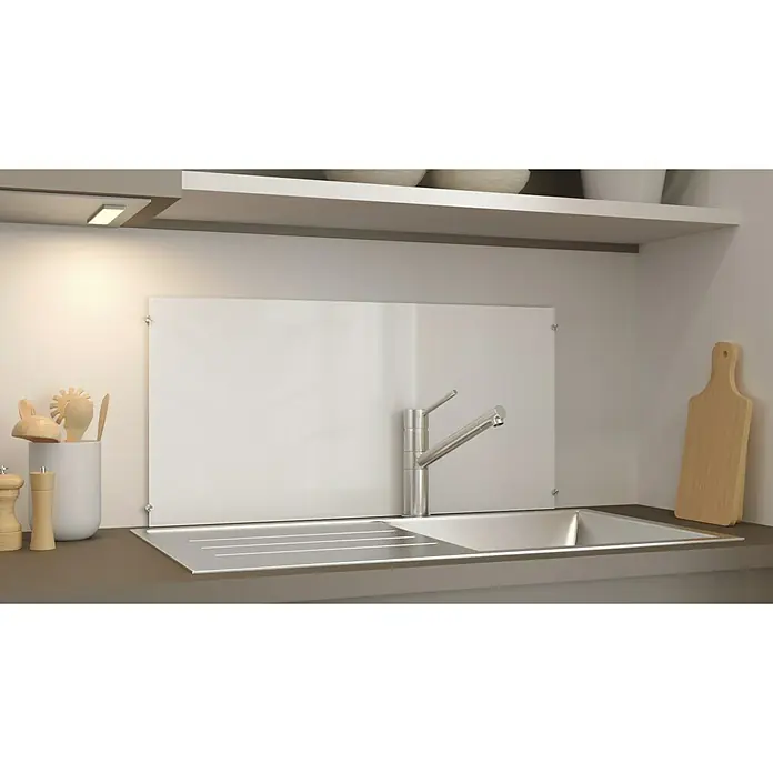CUCINE Küchenrückwand - Satiniert, 80 x 40 cm, Stärke: 6 mm, Einscheibensicherheitsglas (ESG) - Spültisch mit Armatur und Rückwand aus Glas. Der Spültisch ist aus Edelstahl gefertigt und verfügt über ein modernes Design.
