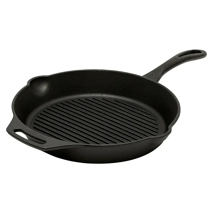 Petromax Grillpfanne - Durchmesser: 30 cm, Höhe: 4,8 cm, Gusseisen - Hier ist eine gusseiserne Grillpfanne mit Rillen und einem Griff, perfekt zum Grillen von Speisen im Innenbereich.