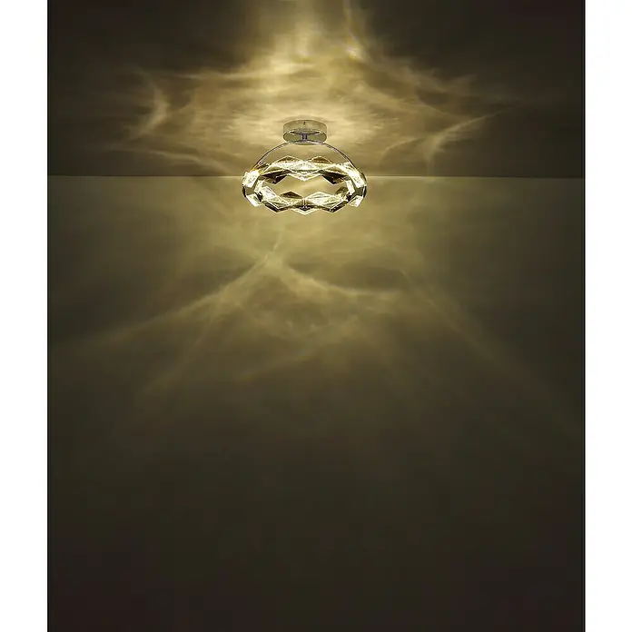 Globo Karilion LED-Deckenleuchte - 24 W, Ø x H: 37 x 21,5 cm, Rauch, Silber verchromt, Warmweiß - Eine Nahaufnahme einer modernen Kristall-Deckenleuchte, die ein warmes, stimmungsvolles Licht in einem Raum verbreitet.