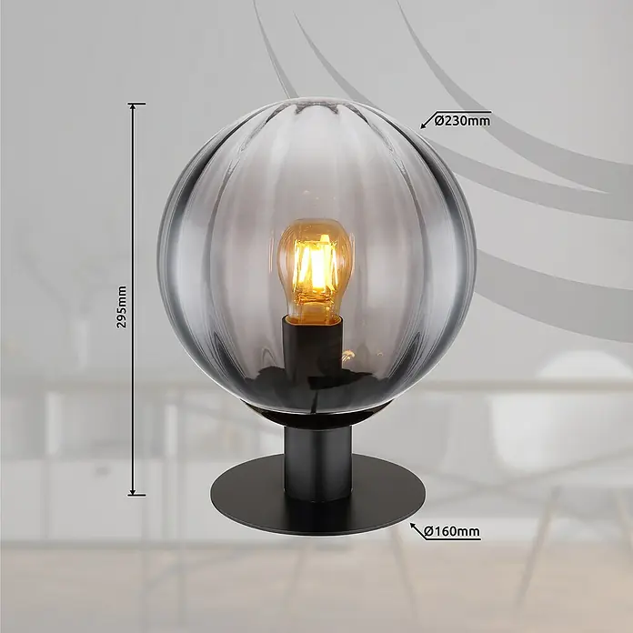 Globo Dallerta Tischleuchte - Ø x H: 23 x 29,5 cm, Schwarz matt, Rauch - Nahaufnahme einer modernen Tischleuchte mit kugelförmigem Lampenschirm aus Rauchglas und einem schwarzen Metallsockel.