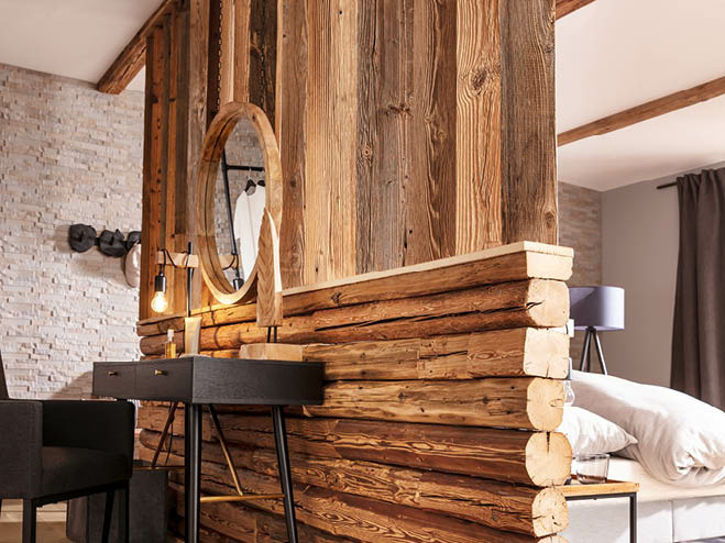 Alholzbalken im Urban Rustic Wohnstil