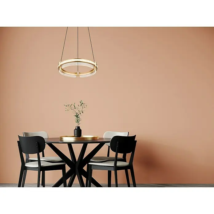 Globo Blondie LED-Pendelleuchte - 36 W, 40 x 120 cm, Gold, Gold, Mehrfarbig - Ein runder Esstisch mit eleganten schwarzen Stühlen unter einer modernen goldenen Ring-Hängeleuchte, die dem Raum einen Hauch von Luxus verleiht.