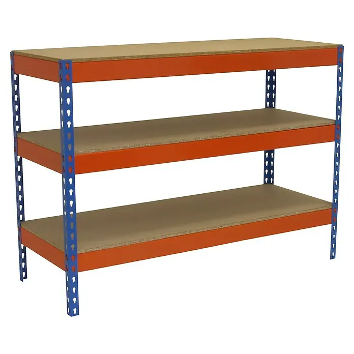 Simonrack Simonwork Werkbank Basic 3 - L x B: 90 x 210 cm, Arbeitshöhe: 90 cm, Belastbarkeit: 400 kg, Orange/Blau - Nahaufnahme eines dreistöckigen Schwerlastregals mit blauem Rahmen und hellbraunen Regalböden.