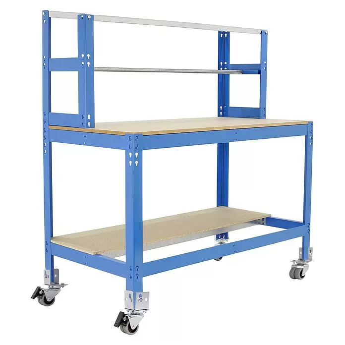 Simonrack Simonwork Werkbank MOBILE BT4 - L x B: 76 x 91 cm, Arbeitshöhe: 156 cm, Belastbarkeit: 120 kg, Blau - Blauer Metall-Werkstattwagen mit zwei Holzablagen und oberem Regalsystem, auf Rollen.