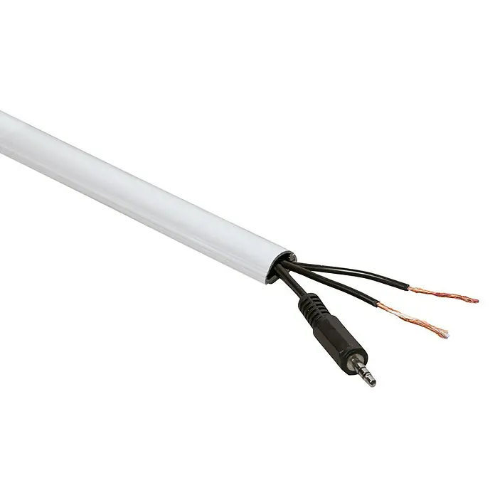 D-Line Kabelkanal Halbrund - 1 m, 20 x 10 mm, Weiß - Ein weißer Kabelkanal mit zwei Kabeln und einem schwarzen Klinkenstecker, ideal für unauffällige Kabelführung.