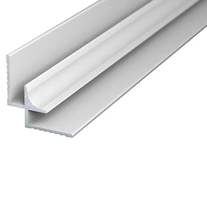 LOGOCLIC Inneneck-Profil Designwall - Länge: 265 cm, Stärke: 20,2 mm, Aluminium, Silber - Nahaufnahme eines weißen Aluminiumprofils, das durch sein H-förmiges Design und die matte Oberfläche besticht, ideal für moderne Bauprojekte.