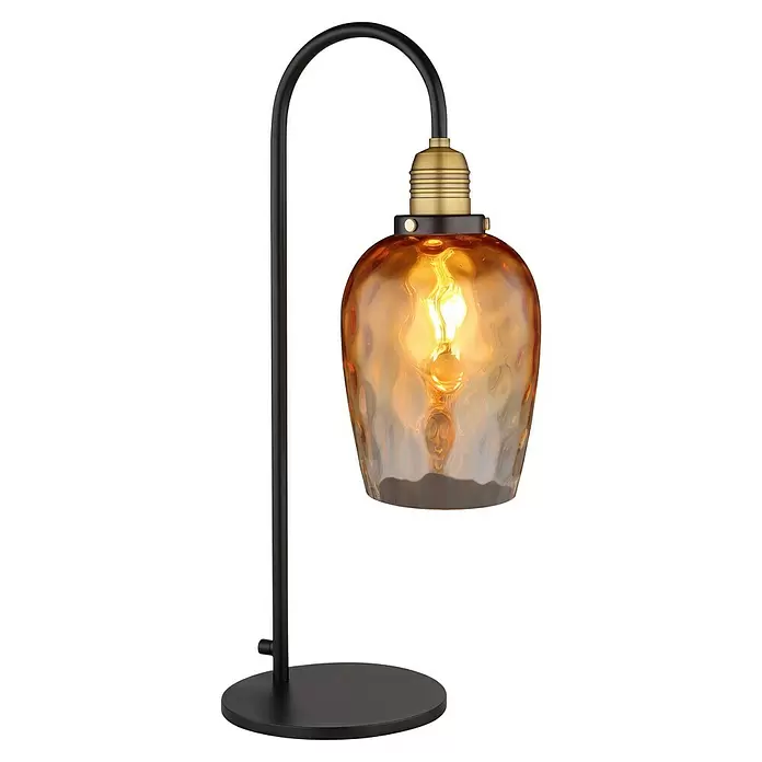 Globo Salvy Tischleuchte - L x B x H: 24,5 x 18 x 55 cm, Schwarz matt, Amber - Schwarze Tischlampe mit gewölbtem Arm, Messingfassung und strukturiertem, bernsteinfarbenem Glasschirm mit glühender Birne.