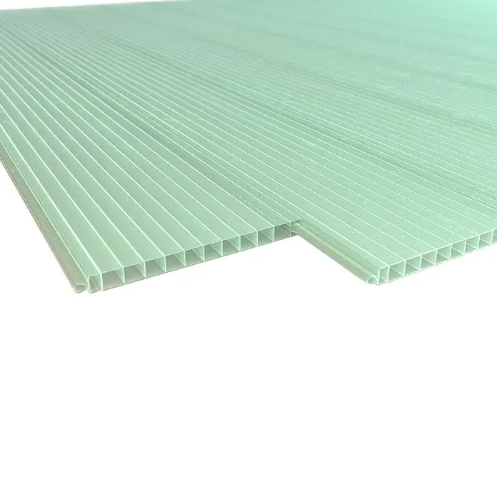 Hohlkammerpaneel250 cm x 20 cm x 16 mm, Polycarbonat, Glasgrün - Nahaufnahme einer hellgrünen Polycarbonat-Hohlkammerplatte, ideal für Gewächshäuser und Lichtdurchlässigkeit.