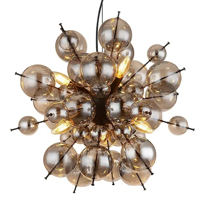 Globo Udo Pendelleuchte - 25 W, Ø x H: 55 x 120 cm, Rauch, Schwarz matt - Moderne Pendelleuchte mit vielen bernsteinfarbenen Glaskugeln, die ein warmes Licht erzeugen. Sie hängt an einem schwarzen Kabel von der Decke.