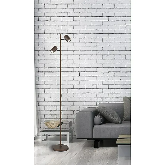 Globo James Stehleuchte - 40 W, Höhe: 158 cm, Bronzefarben matt - Hier sehen wir eine braune Stehlampe mit zwei Spots, die ein stilvolles Ambiente in einem modernen Wohnraum erzeugt.