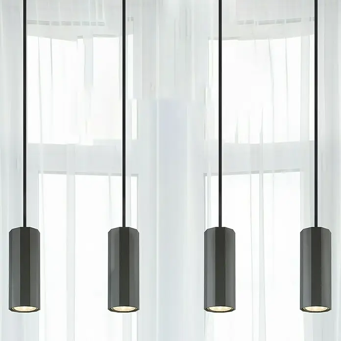 Globo James Pendelleuchte - 25 W, L x B x H: 61 x 6 x 120 cm, Grau matt - Reihe zylindrischer Pendelleuchten in Grau, die von der Decke hängen und ein modernes und minimalistisches Design aufweisen.
