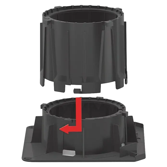 Stelzlager-Adapter Koppler TL-8K - Kunststoff, Passend für: Plattenlager TL8 - Das Bild zeigt eine schwarze, zweiteilige Kunststoffkonstruktion. Die rote Pfeile deuten die Montage der Teile an.