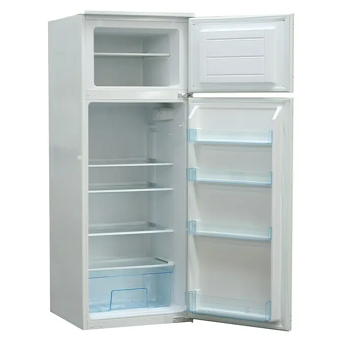 Respekta Premium Winkelküche RP290EWCBO - B x T: 290 x 200 cm, Weiß, Mit Elektrogeräten - Abbildung eines freistehenden, weißen Kühl- und Gefrierschranks mit geöffneten Türen, der das Innere mit Regalen und Behältern zeigt.
