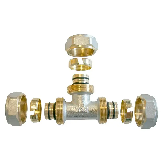 Isoltubex Pieza T - Diámetro: 16 mm, Compresión 16, Latón - Imagen del producto de una T de compresión de latón, diseñada para instalaciones de fontanería, que garantiza una conexión segura y fiable.
