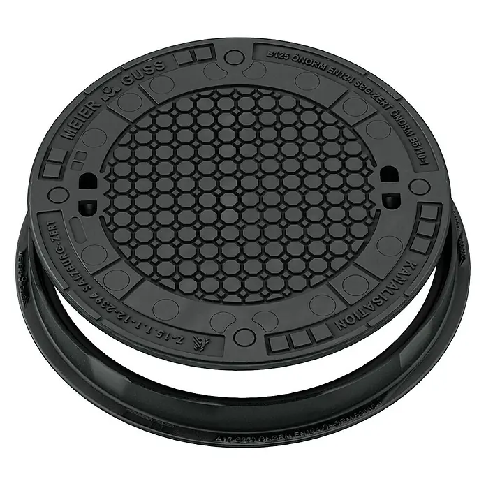 Garantia Tankdeckel PKW-Modul - Durchmesser: 725 mm, Geeignet für: Regenwassernutzungsanlagen - Schwarzer Kanaldeckel aus Guss mit Aufschrift und Muster für die Kanalisation.
