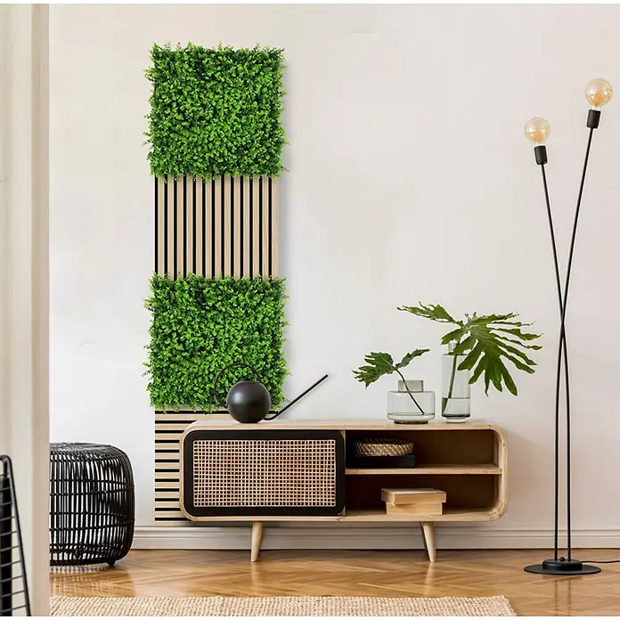 Jangal Wandpaneel Flora - Mixed Green Design Buxus, 520 x 520 x 40 mm - Einrichten mit Stil: Wandpaneel mit Kunstpflanzen, Holzregal und dekorativer Beleuchtung schaffen eine moderne Atmosphäre.