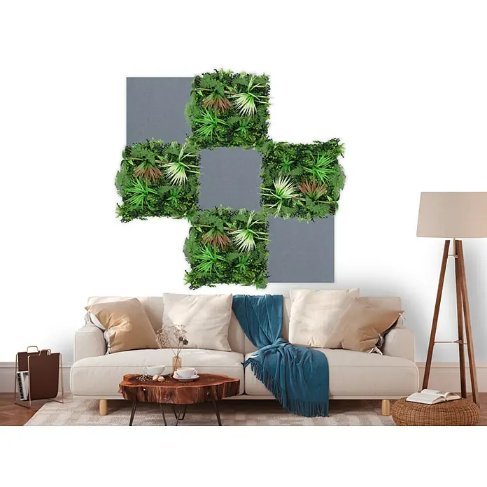 Jangal Wandpaneel Flora - Exotic Mixed Flora, 520 x 520 x 50 mm - Wandbild mit Grünpflanzen-Design in einem modernen Wohnzimmer. Kunstpflanzen-Wanddeko als Blickfang über einem Sofa.