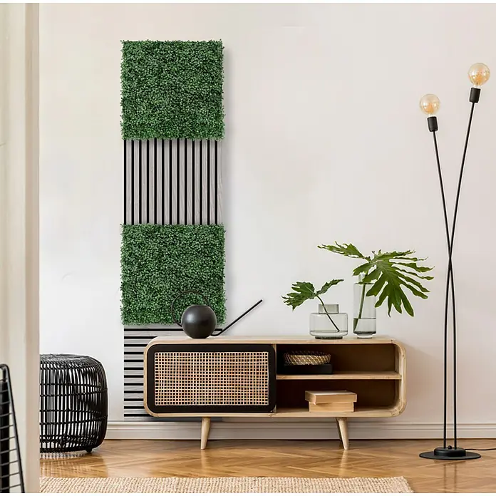 Jangal Wandpaneel Flora - Dark Green Design Buxus, 520 x 520 x 22 mm - Wandpaneel mit vertikalen Streifen aus Holz und grünen Elementen. Ein moderner Akzent für Ihr Zuhause, der Stil und natürliche Elemente vereint.
