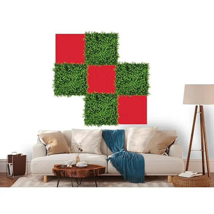 Jangal Wandpaneel Modular Wall PET Filz - Red, 520 x 520 x 6 mm - Ein Wohnzimmer mit einem weißen Sofa, einem Holztisch und einer Wanddekoration aus roten und grünen Quadraten.