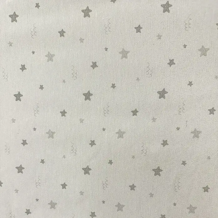 Cortina con ollaos Estrellas - An x Al: 140 x 260 cm, Gris, Textil - Primer plano de una tela con estampado de estrellas en gris y blanco, ideal para decoración de habitaciones infantiles.