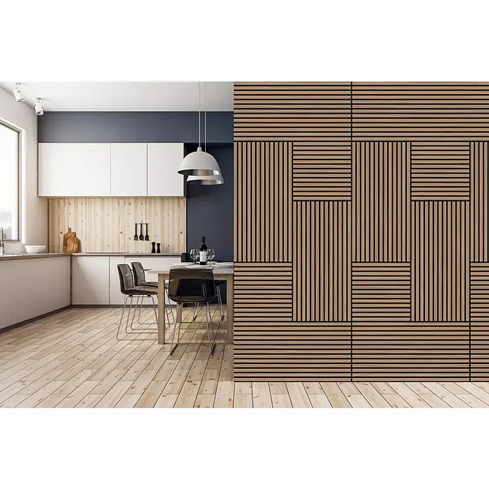Jangal Akustikpaneel Modular Wall Furnier - Davert Oak, 520 x 520 x 10 mm - Ein modernes Esszimmer mit einer Akustikwand mit Holzlamellen, die für eine ruhige Atmosphäre sorgt. Die Holzwand ist ein echter Hingucker.