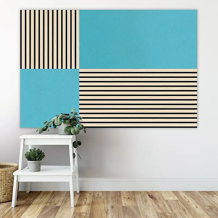 Jangal Wandpaneel Modular Wall PET Filz - Blue, 520 x 520 x 6 mm - Wandbild mit geometrischem Muster in Blau und Schwarz-Beige, das eine moderne und stilvolle Wanddekoration darstellt.