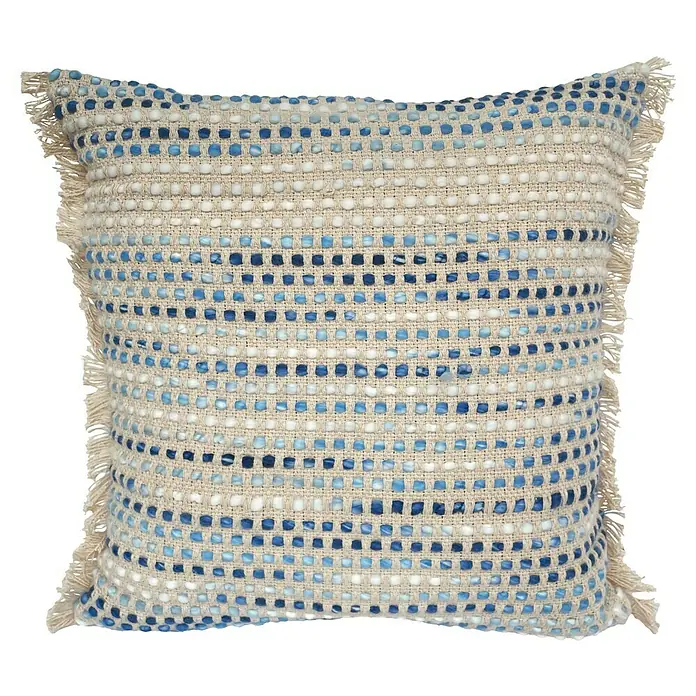 Cojín Dakira - 45 x 45 cm, Textil, Azul, Cuadrado - Cojín decorativo cuadrado con acentos azules y crema, borde con flecos para un toque de estilo a tu espacio habitable.